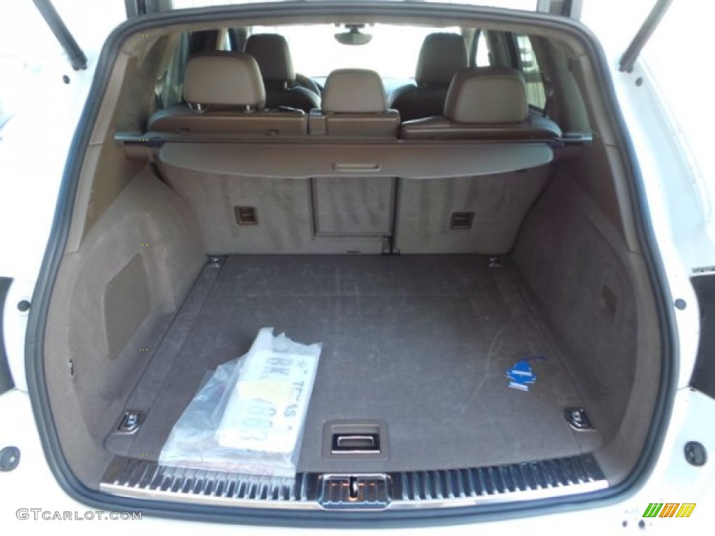 2013 Porsche Cayenne Turbo Trunk Photos