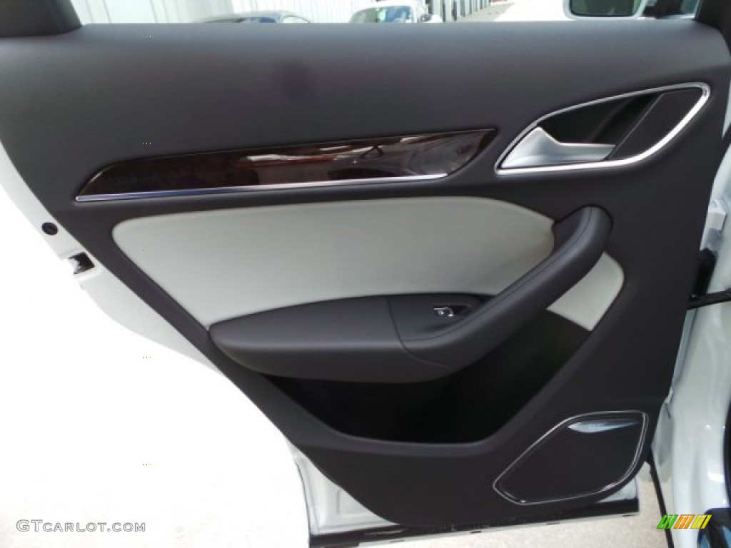 2015 Audi Q3 2.0 TFSI Prestige quattro Door Panel Photos