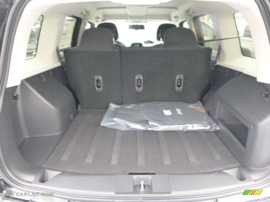 2015 Patriot Latitude 4x4 - Black / Dark Slate Gray/Light Pebble Beige photo #4