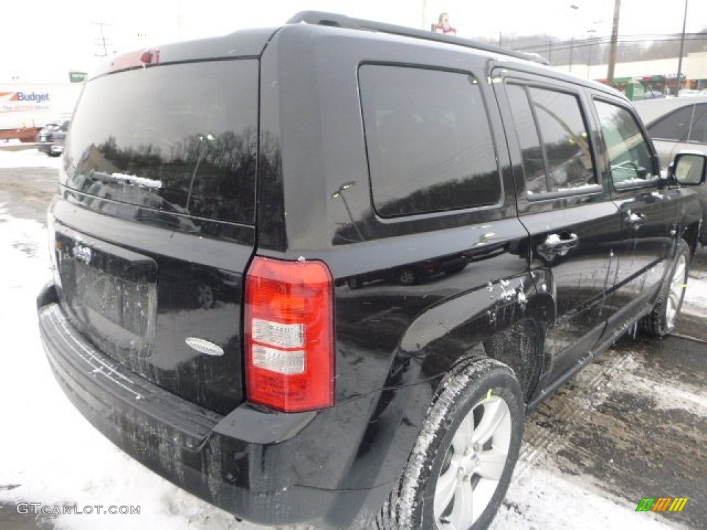 2015 Patriot Latitude 4x4 - Black / Dark Slate Gray/Light Pebble Beige photo #5