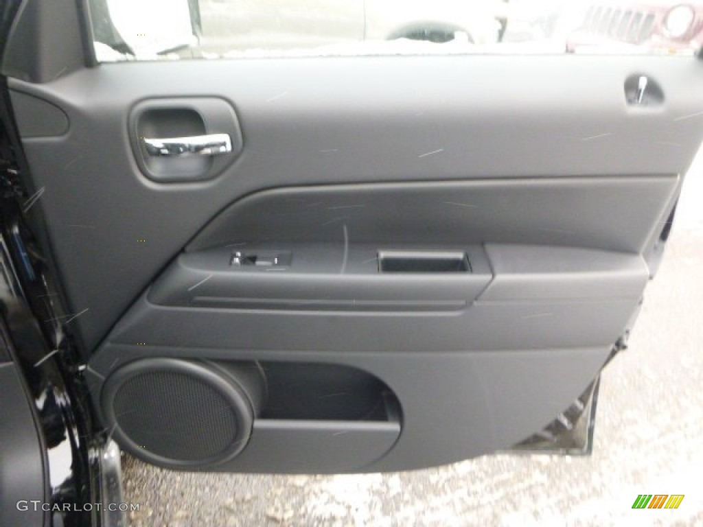 2015 Patriot Latitude 4x4 - Black / Dark Slate Gray/Light Pebble Beige photo #8