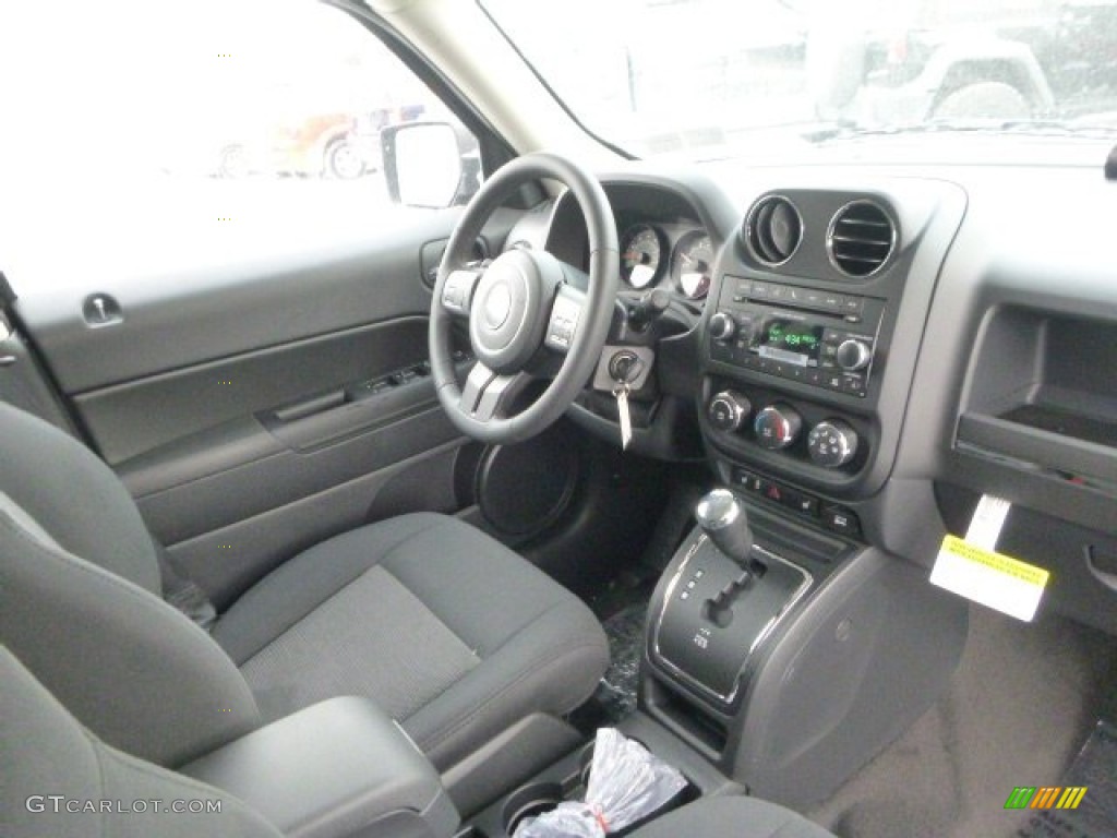 2015 Patriot Latitude 4x4 - Black / Dark Slate Gray/Light Pebble Beige photo #9