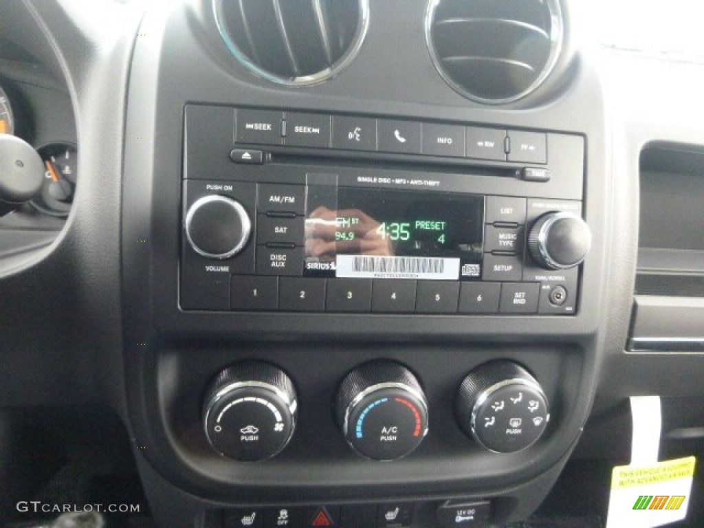 2015 Patriot Latitude 4x4 - Black / Dark Slate Gray/Light Pebble Beige photo #17