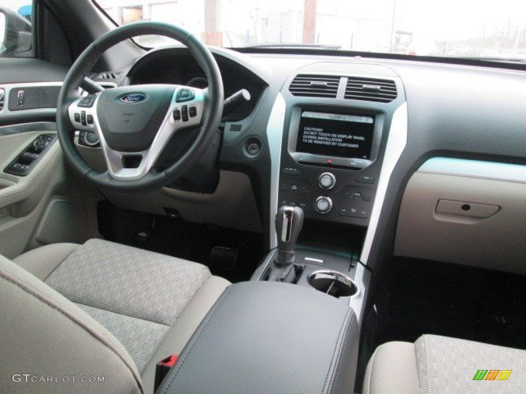 2015 Explorer XLT - Deep Impact Blue / Medium Light Stone photo #20