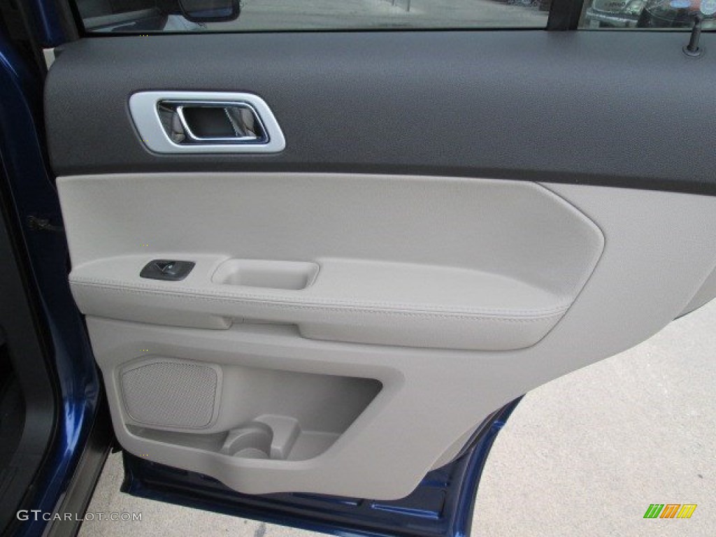 2015 Explorer XLT - Deep Impact Blue / Medium Light Stone photo #21