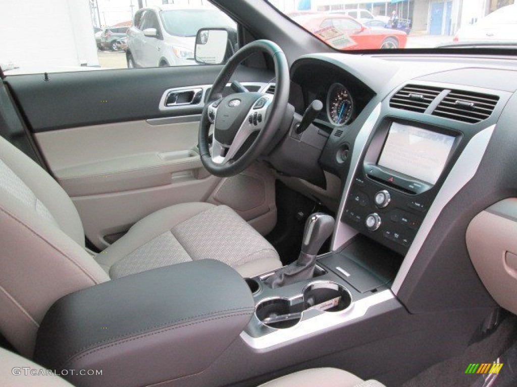 2015 Explorer XLT - Deep Impact Blue / Medium Light Stone photo #24