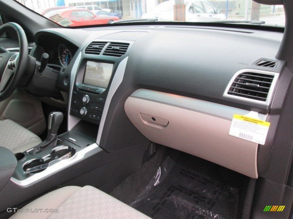 2015 Explorer XLT - Deep Impact Blue / Medium Light Stone photo #25