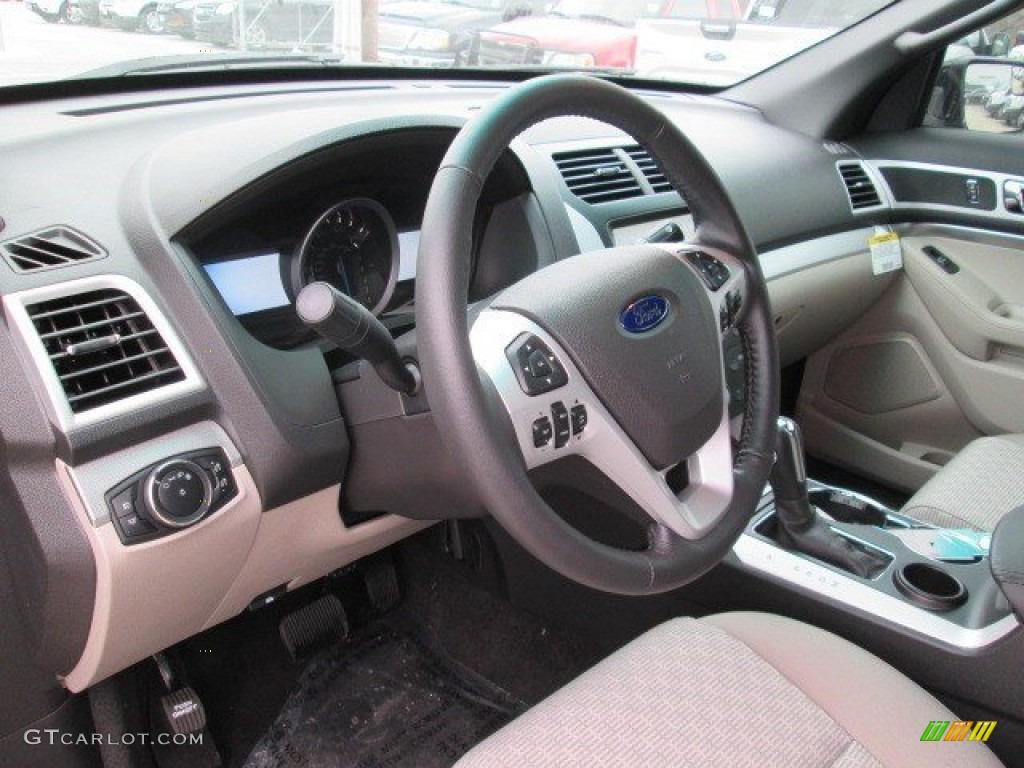 2015 Explorer XLT - Deep Impact Blue / Medium Light Stone photo #28