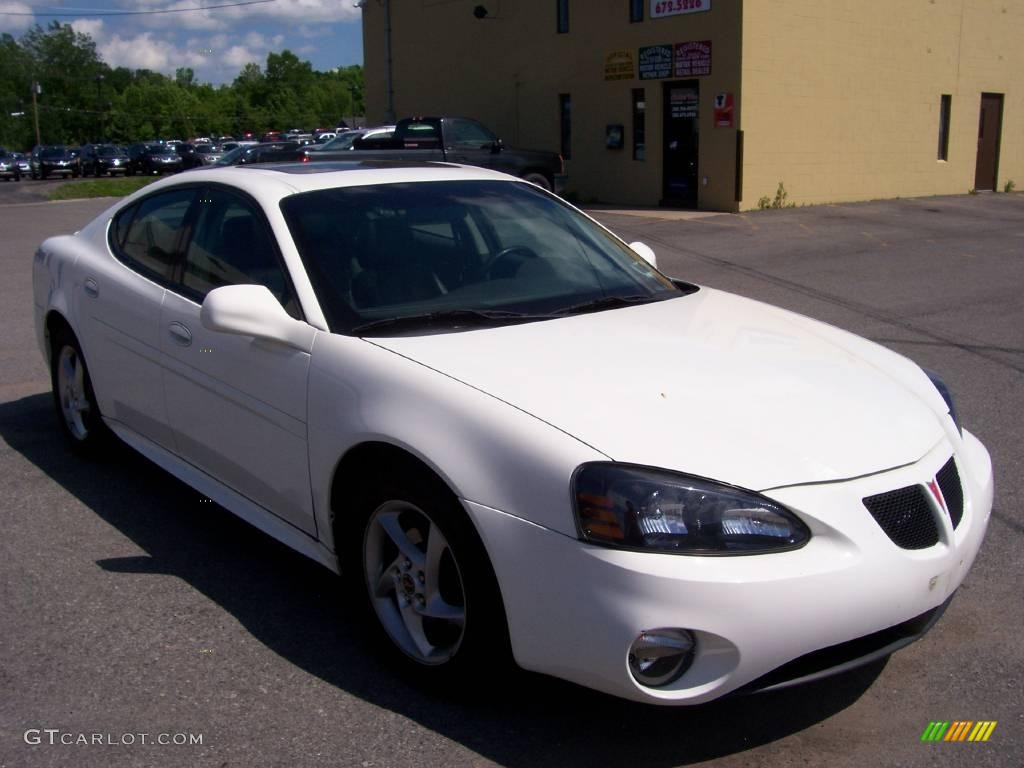2004 Grand Prix GTP Sedan - Ivory White / Dark Pewter photo #13