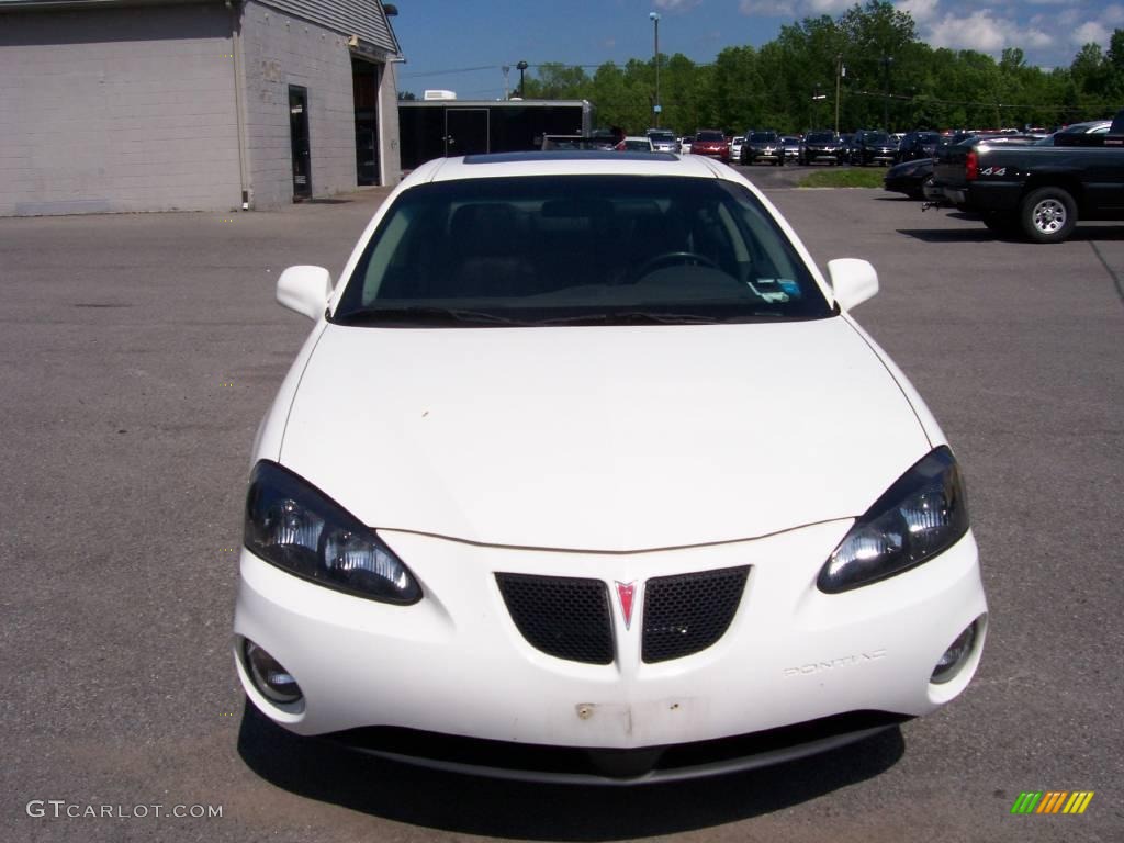 2004 Grand Prix GTP Sedan - Ivory White / Dark Pewter photo #14