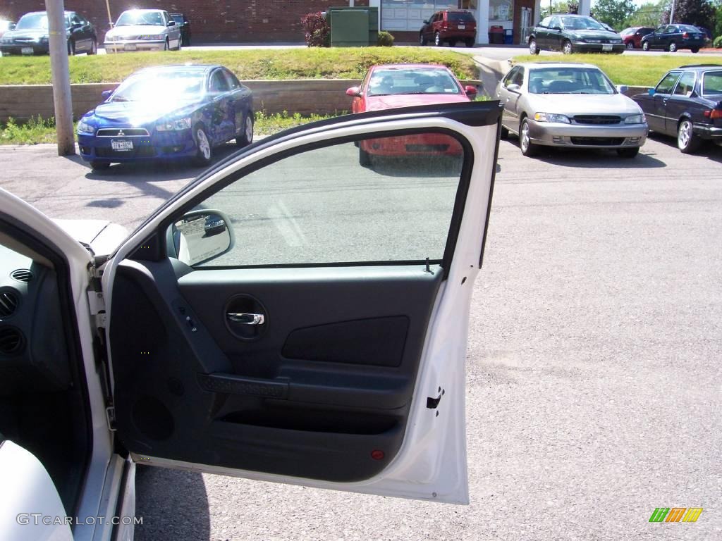 2004 Grand Prix GTP Sedan - Ivory White / Dark Pewter photo #22
