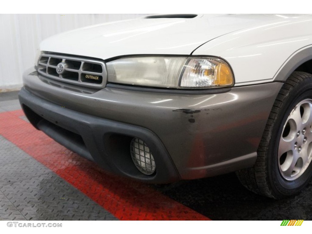 1998 Legacy Outback Wagon - Glacier White / Gray photo #40