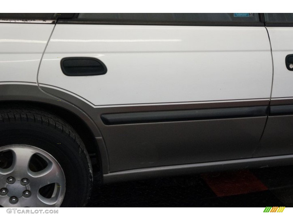1998 Legacy Outback Wagon - Glacier White / Gray photo #48