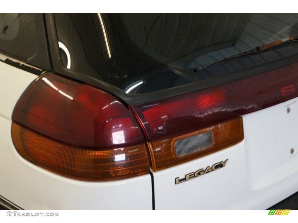 1998 Legacy Outback Wagon - Glacier White / Gray photo #53