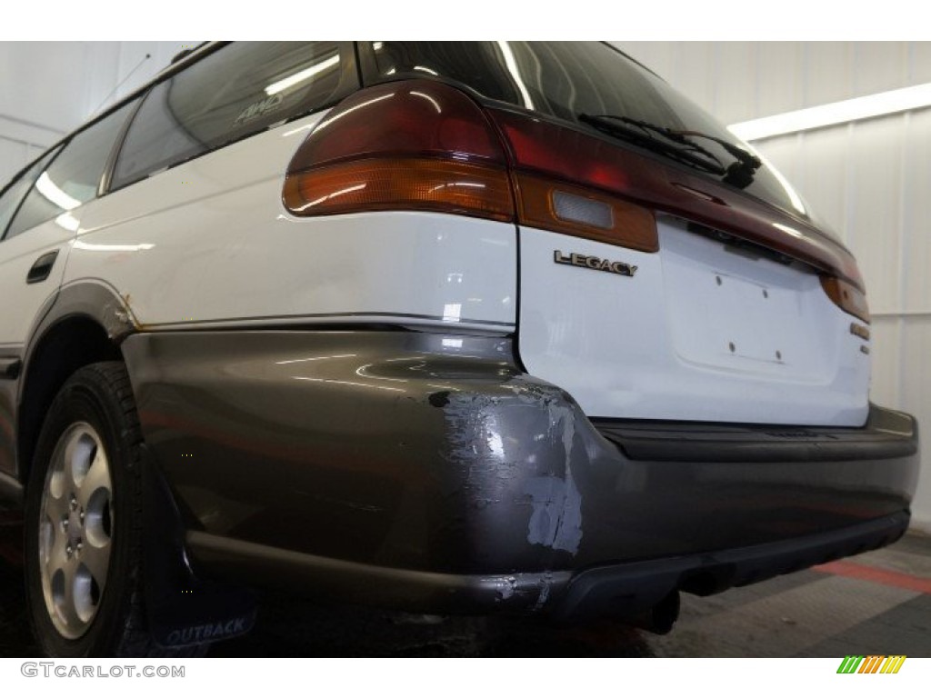 1998 Legacy Outback Wagon - Glacier White / Gray photo #54