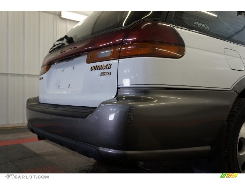 1998 Legacy Outback Wagon - Glacier White / Gray photo #55