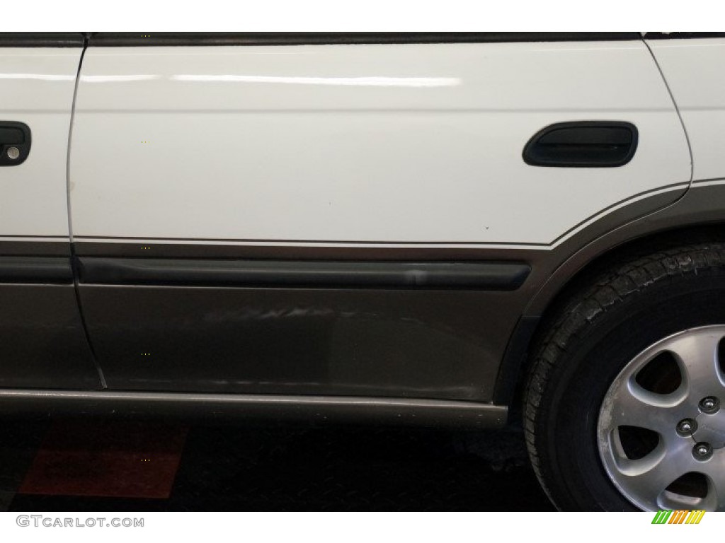 1998 Legacy Outback Wagon - Glacier White / Gray photo #60
