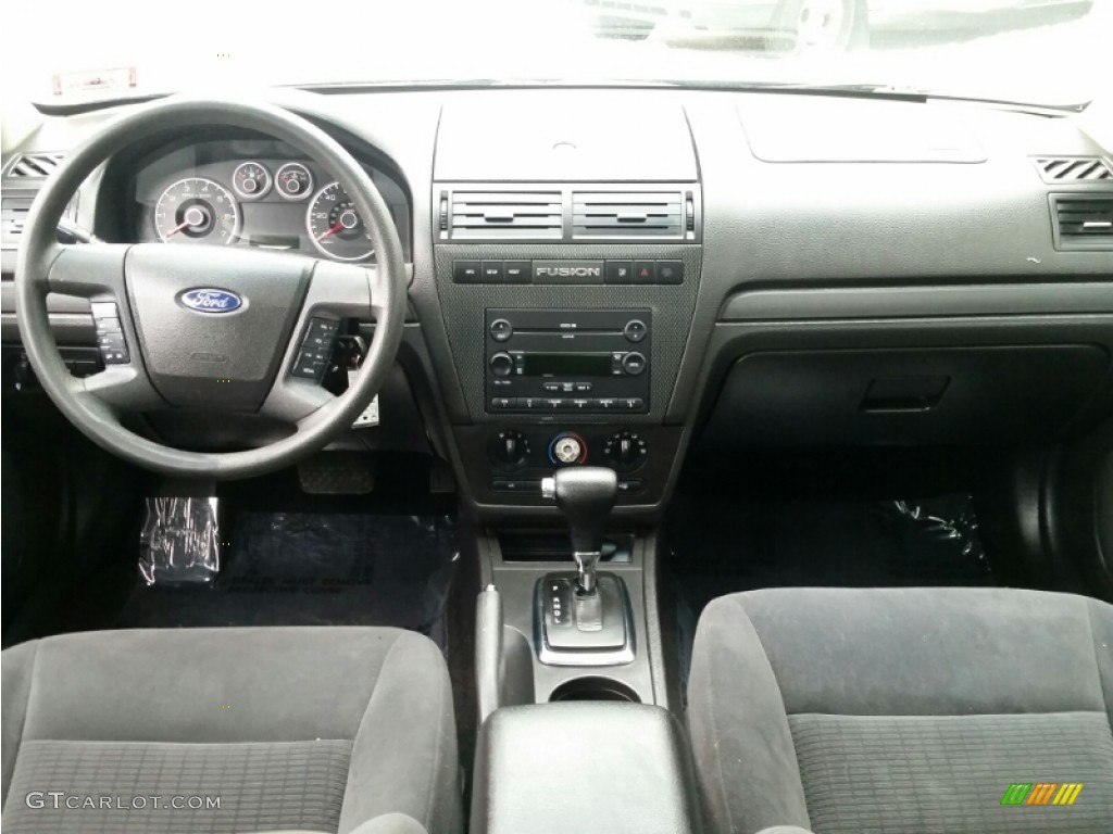 2006 Fusion SE V6 - Black / Charcoal Black photo #12