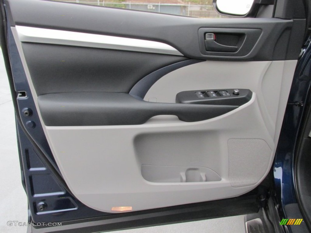 2015 Toyota Highlander LE Ash Door Panel Photo #101724710