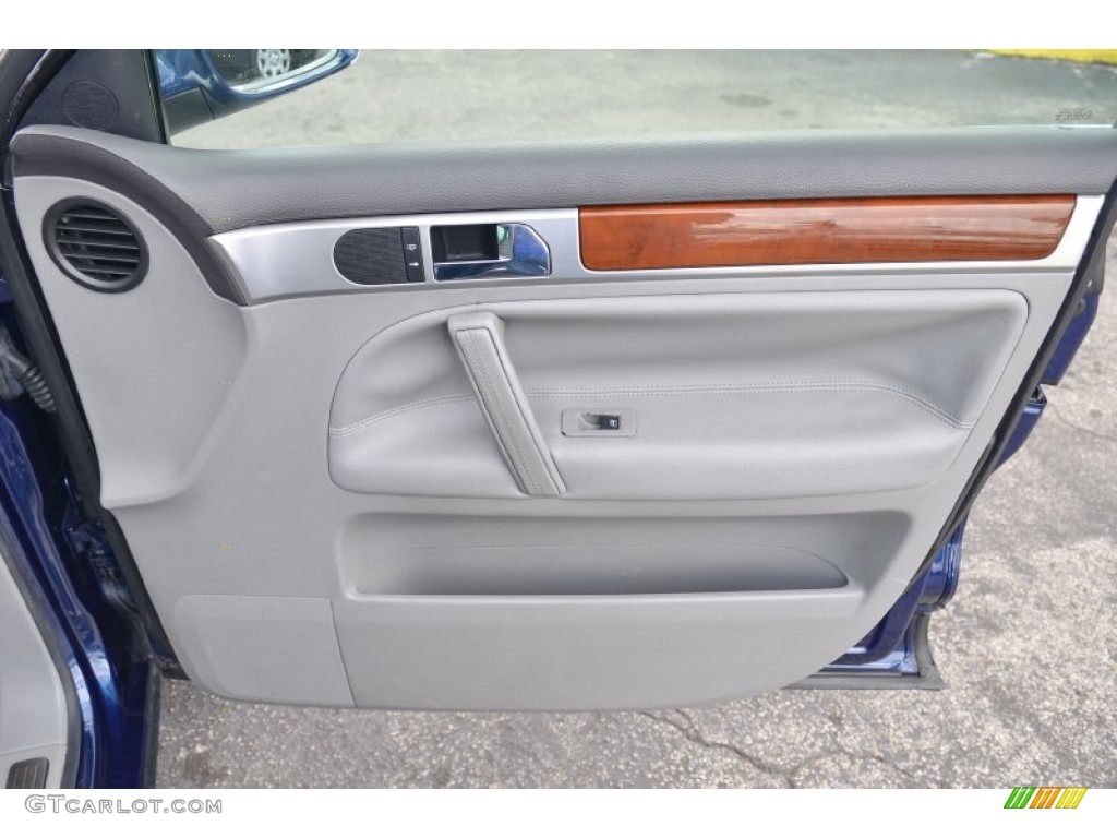 2004 Volkswagen Touareg V6 Kristal Gray Door Panel Photo #101725313
