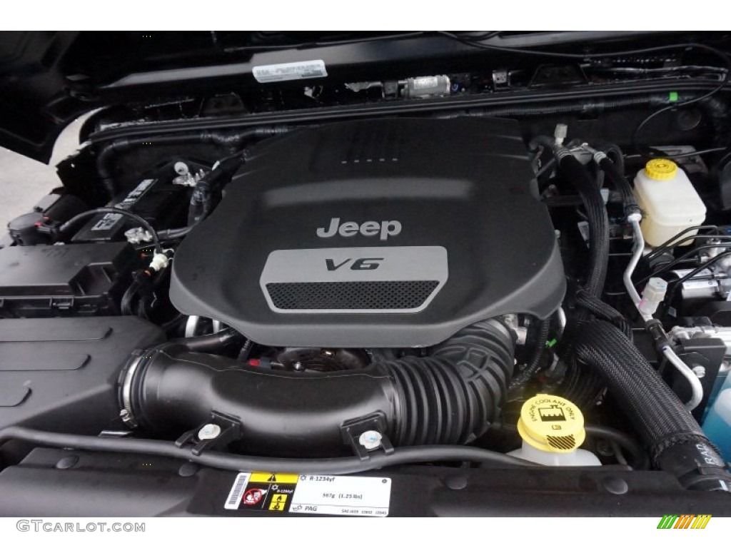 2015 Jeep Wrangler Unlimited Sport 4x4 3.6 Liter DOHC 24-Valve VVT V6 Engine Photo #101726949