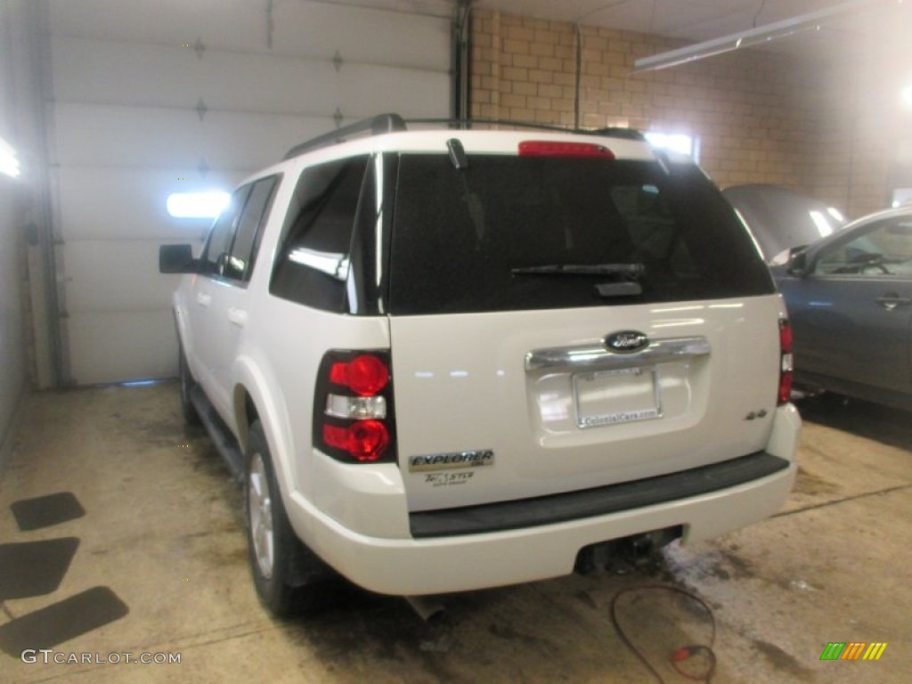 2009 Explorer XLT 4x4 - White Suede / Black photo #3