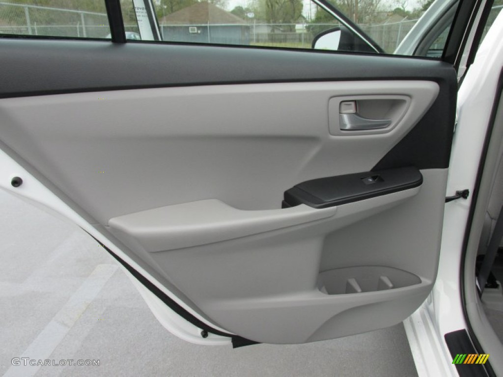 2015 Toyota Camry LE Ash Door Panel Photo #101730210