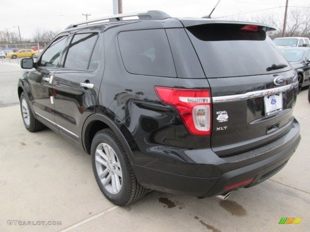 2015 Explorer XLT - Tuxedo Black / Medium Light Stone photo #7