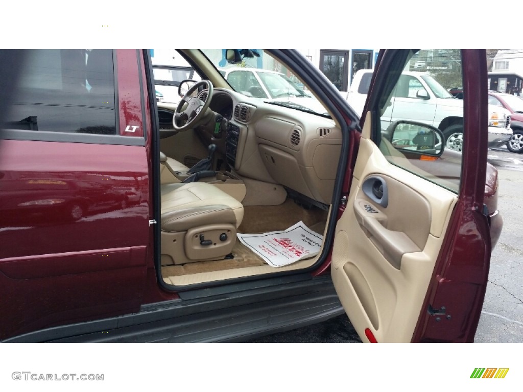 2004 TrailBlazer LT 4x4 - Medium Red Metallic / Light Cashmere photo #9