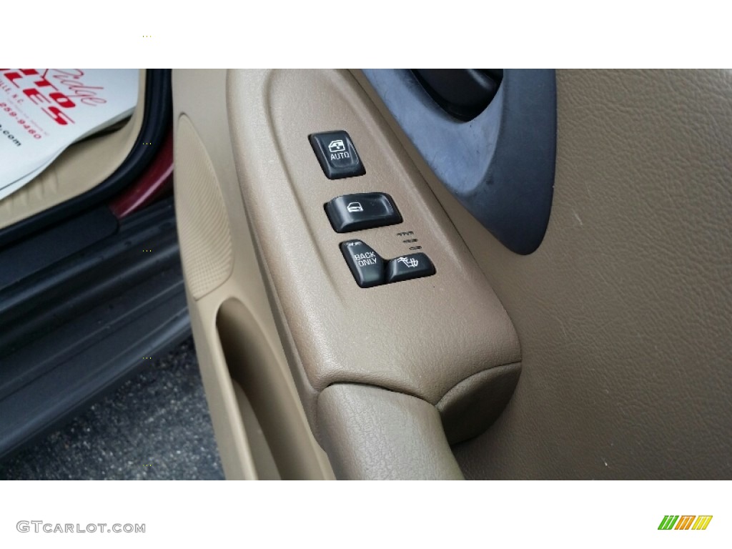 2004 TrailBlazer LT 4x4 - Medium Red Metallic / Light Cashmere photo #13