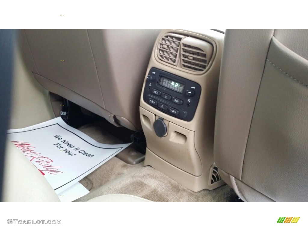 2004 TrailBlazer LT 4x4 - Medium Red Metallic / Light Cashmere photo #16