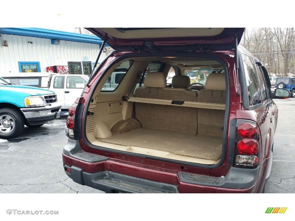 2004 TrailBlazer LT 4x4 - Medium Red Metallic / Light Cashmere photo #17