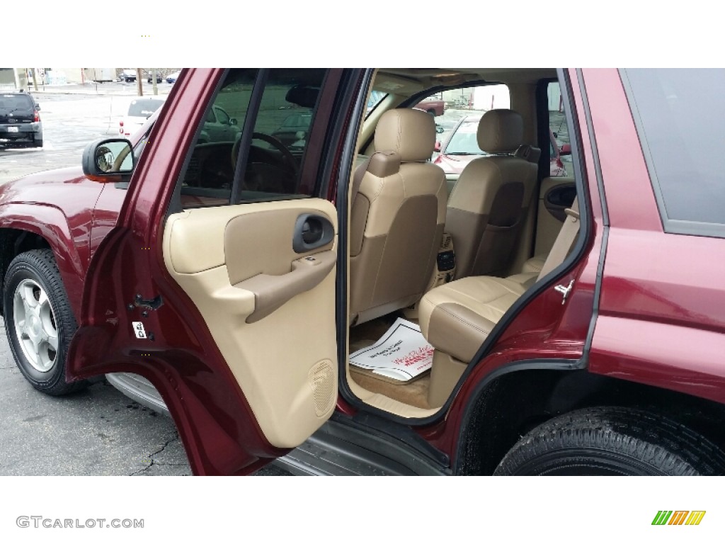 2004 TrailBlazer LT 4x4 - Medium Red Metallic / Light Cashmere photo #19