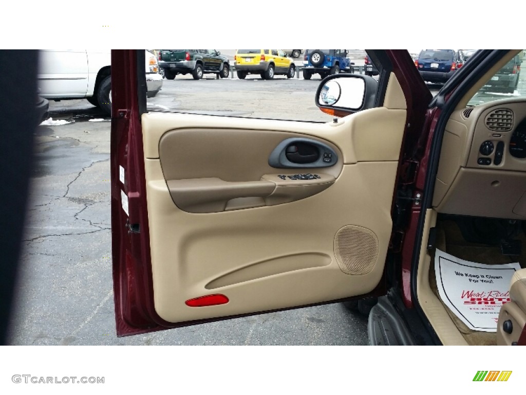2004 TrailBlazer LT 4x4 - Medium Red Metallic / Light Cashmere photo #21