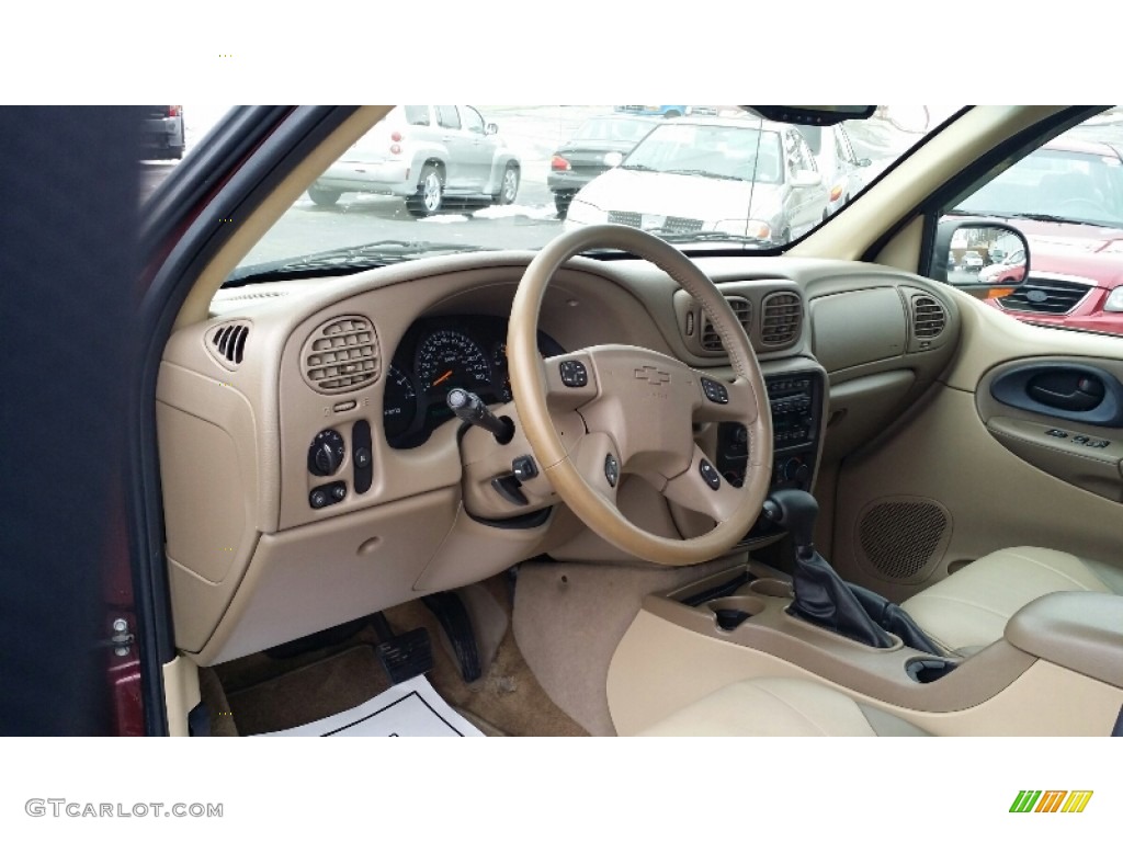 2004 TrailBlazer LT 4x4 - Medium Red Metallic / Light Cashmere photo #22