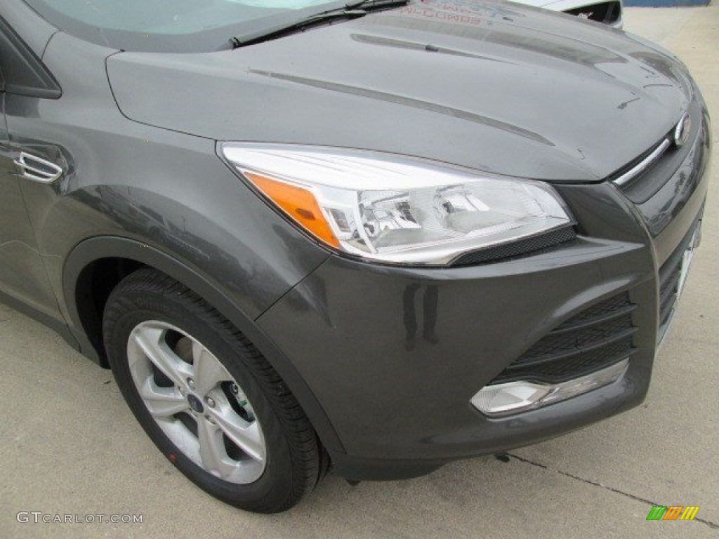 2015 Escape SE - Magnetic Metallic / Charcoal Black photo #2