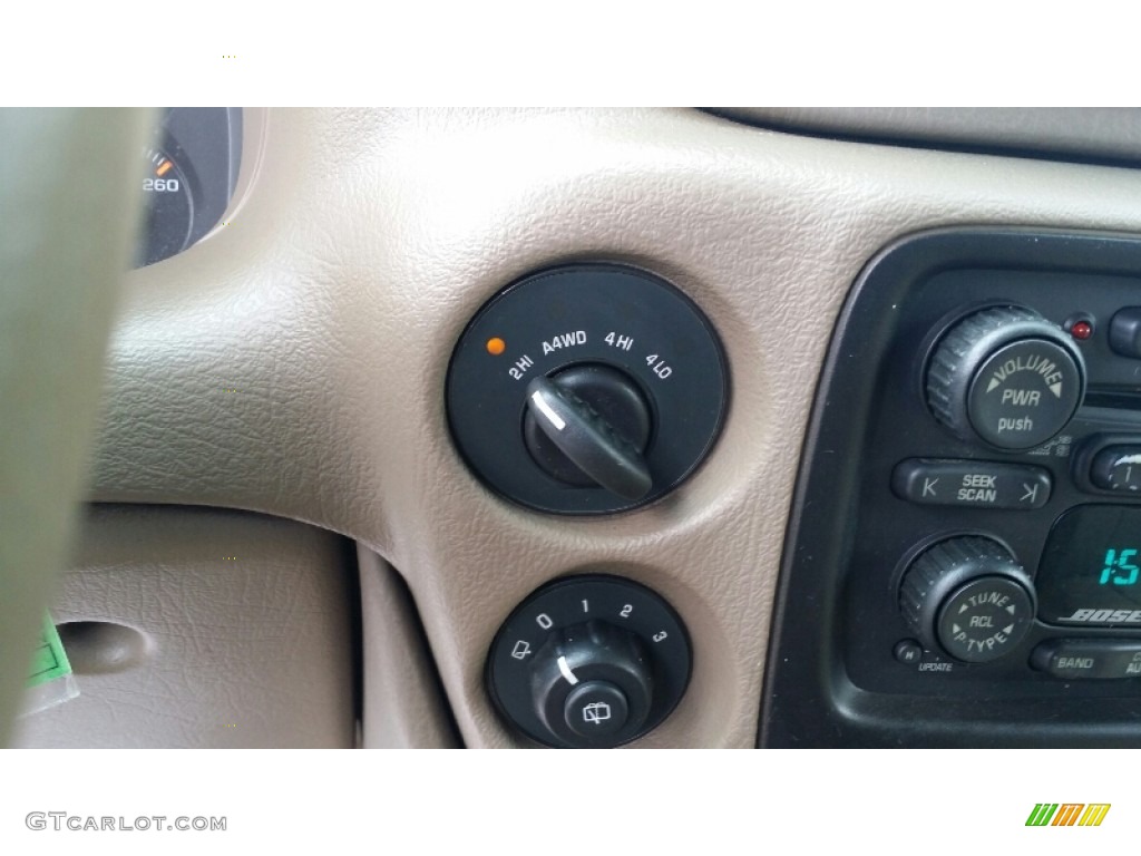 2004 TrailBlazer LT 4x4 - Medium Red Metallic / Light Cashmere photo #29