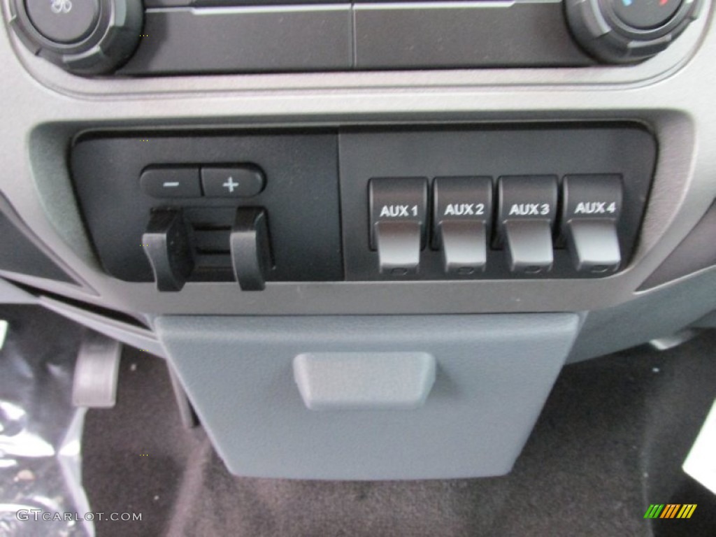 2015 Ford F250 Super Duty XLT Crew Cab 4x4 Controls Photo #101733708