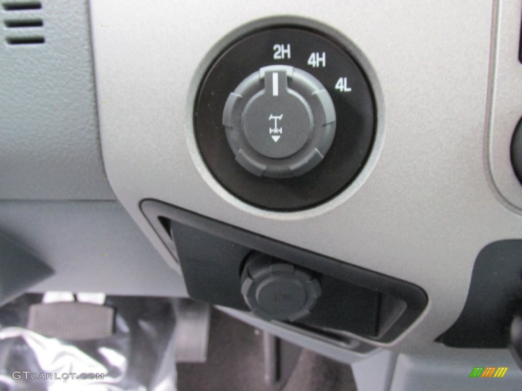 2015 Ford F250 Super Duty XLT Crew Cab 4x4 Controls Photo #101733753