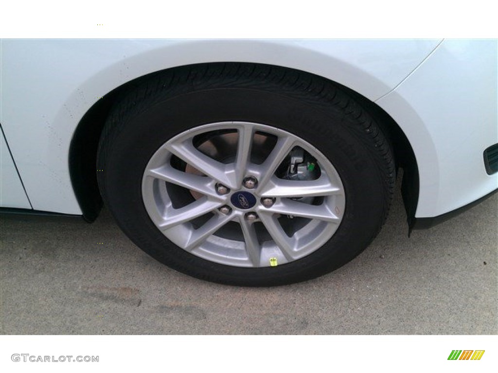 2015 Focus SE Sedan - Oxford White / Charcoal Black photo #3