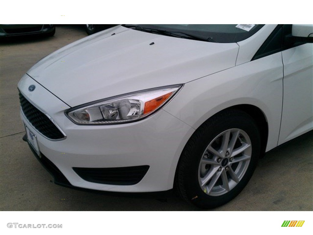 2015 Focus SE Sedan - Oxford White / Charcoal Black photo #6