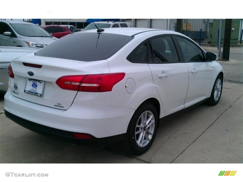 2015 Focus SE Sedan - Oxford White / Charcoal Black photo #9