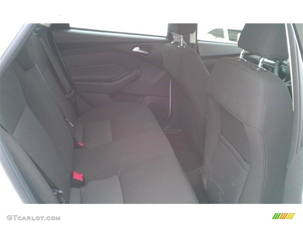 2015 Focus SE Sedan - Oxford White / Charcoal Black photo #11