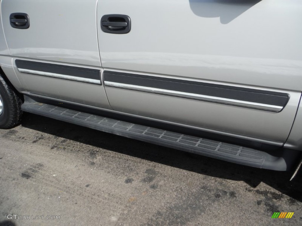 2005 Suburban 1500 LS 4x4 - Silver Birch Metallic / Gray/Dark Charcoal photo #7