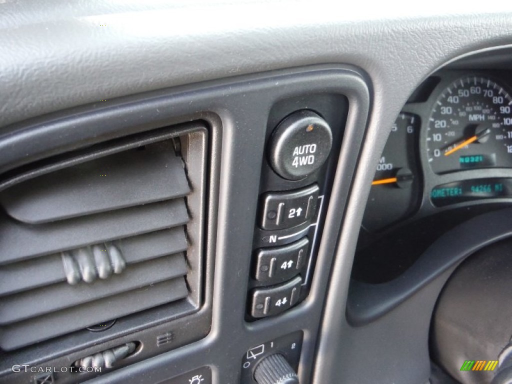 2005 Suburban 1500 LS 4x4 - Silver Birch Metallic / Gray/Dark Charcoal photo #17