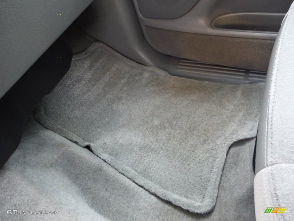 2005 Suburban 1500 LS 4x4 - Silver Birch Metallic / Gray/Dark Charcoal photo #24