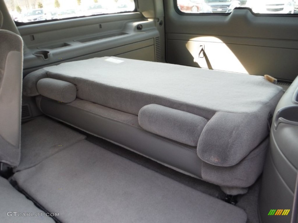 2005 Suburban 1500 LS 4x4 - Silver Birch Metallic / Gray/Dark Charcoal photo #27