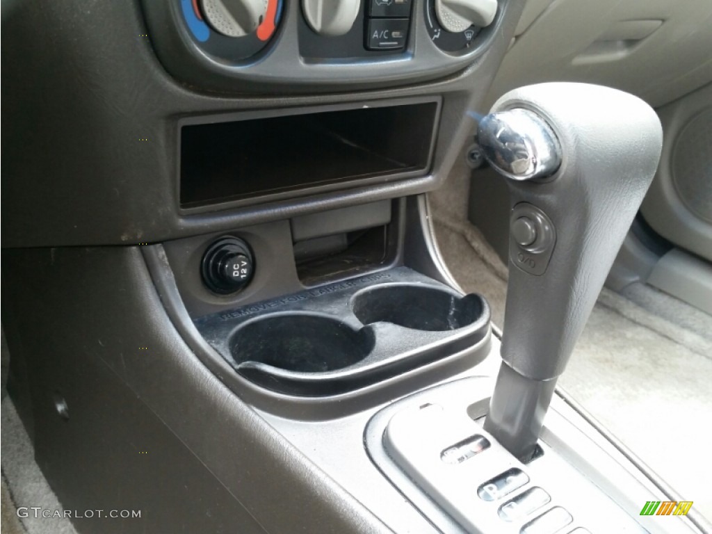 2002 Sentra GXE - Cloud White / Stone photo #22