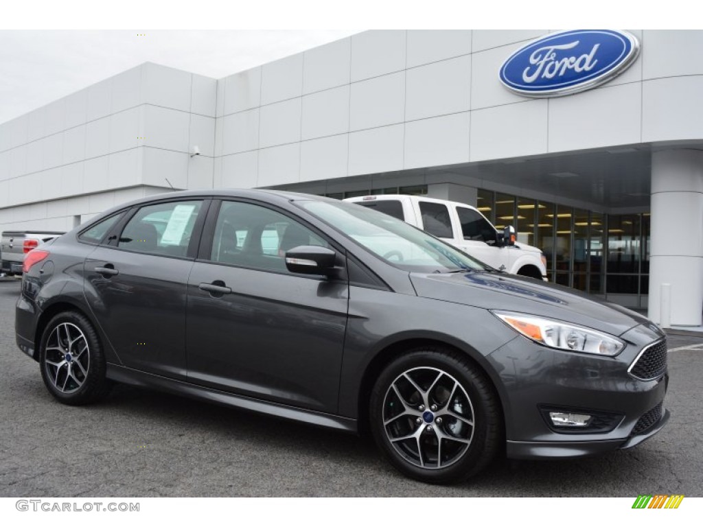 2015 Focus SE Sedan - Magnetic Metallic / Charcoal Black photo #1