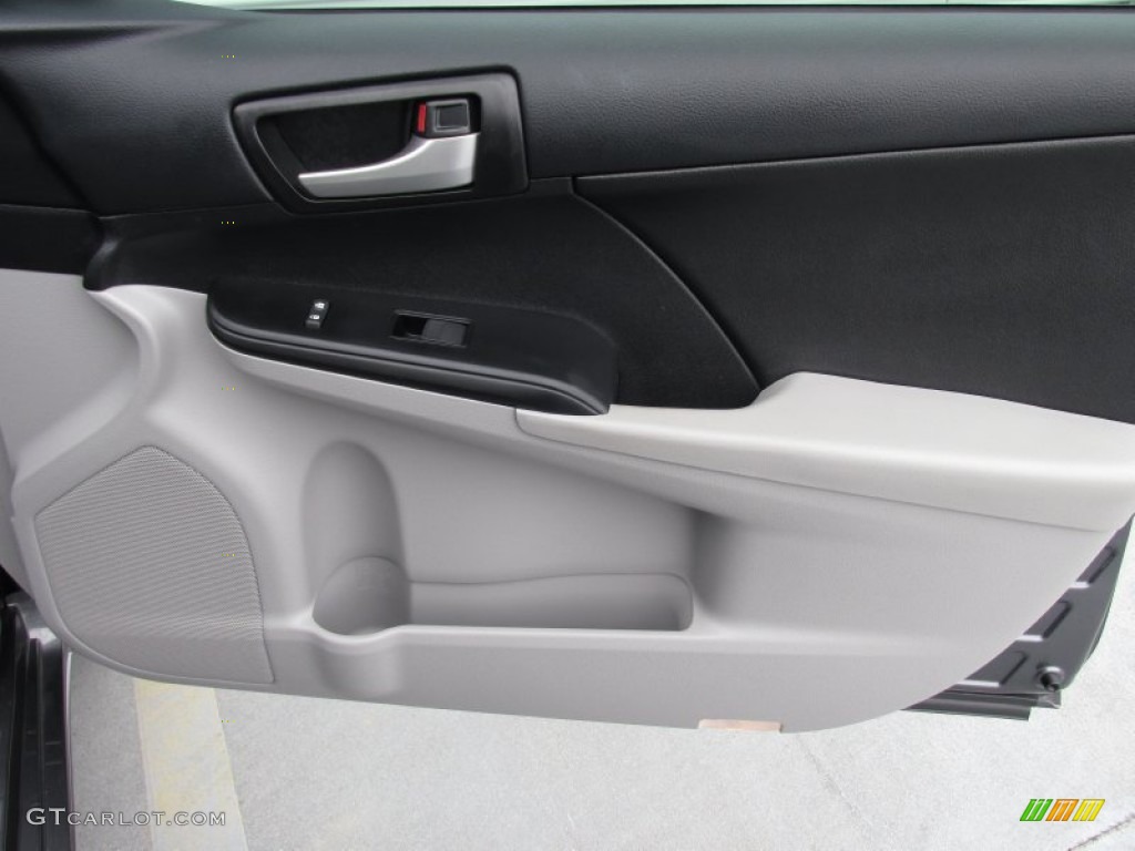 2013 Camry LE - Cosmic Gray Metallic / Ivory photo #23